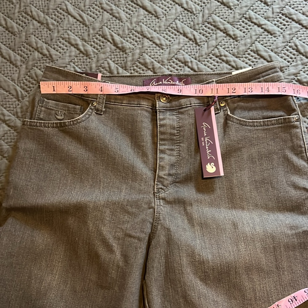 NWT Gloria Vanderbilt : Gray Wash Amanda - 10 Short - Picture 8 of 11